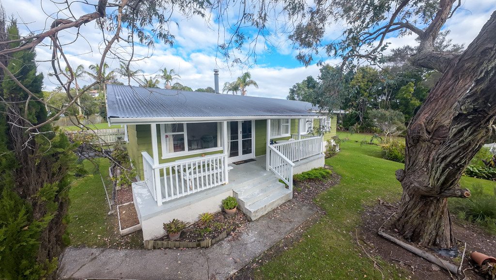 Family Home on Expansive Grounds In Town!!